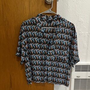 Lightweight cropped prana iguala button down